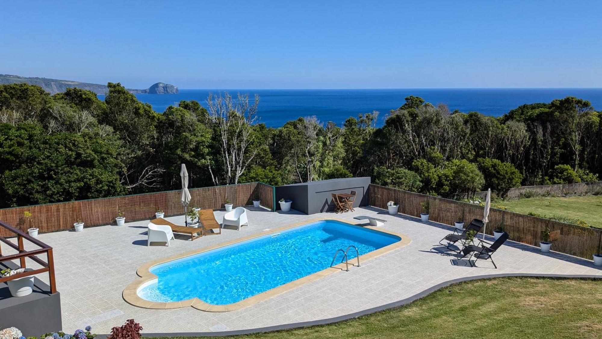 Capelinhos Villa